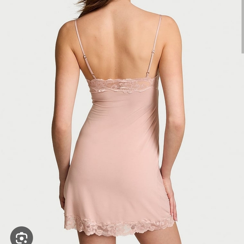 VS Size S Elegant Pink Lace Trim Slip And Robe